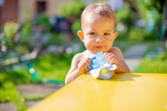 toddler_pouch_yellow table